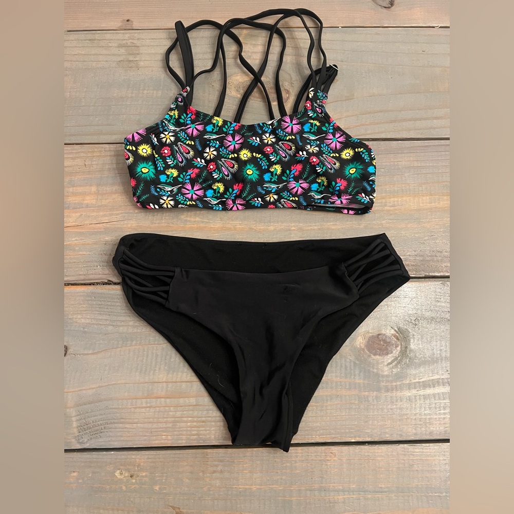 Junior Bikini Floral Top Black Bottoms Swimsuit Size Medium